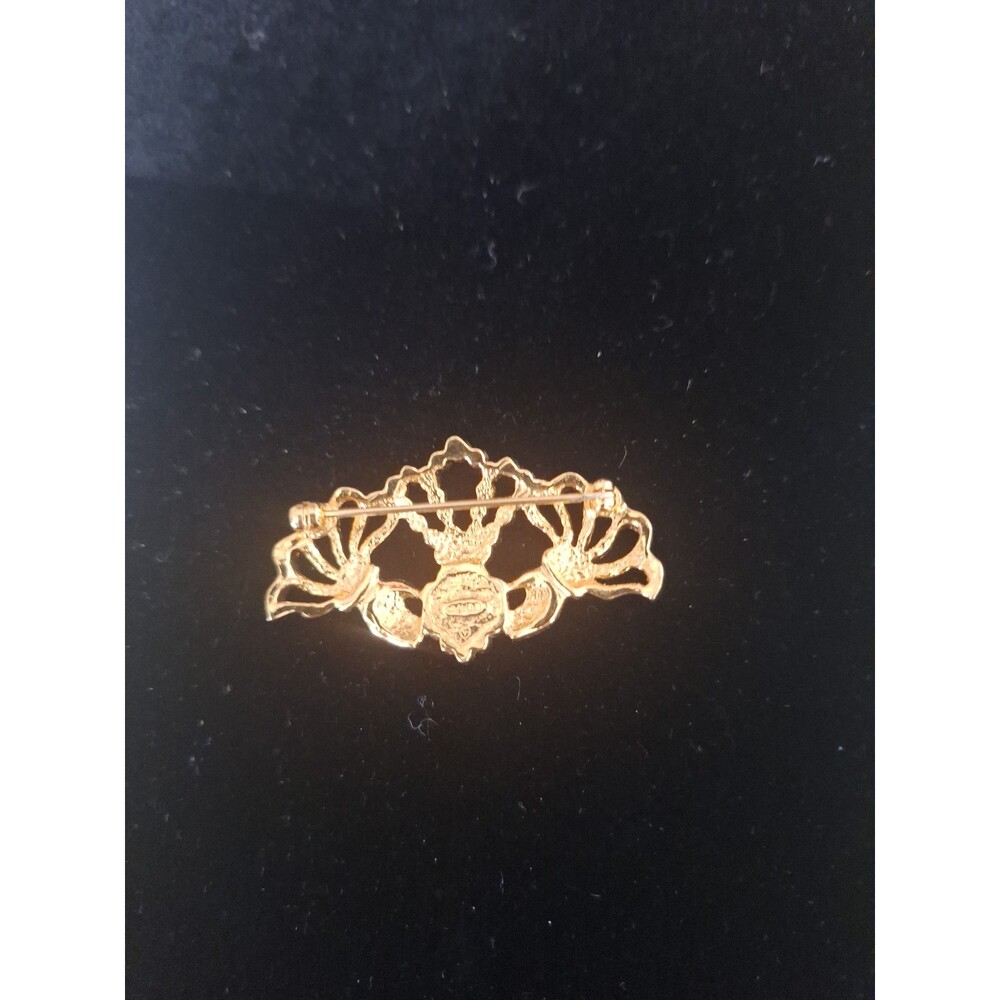 Avon Charming Claddagh Brooch with Pearl Heart Center - Picture 3 of 6